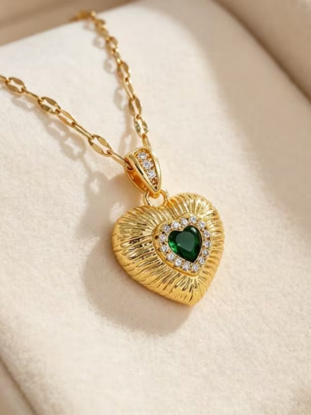 14K Gold Womens 1ct Diamond 2ct Green Emerald Gemstone Heart Necklace Jewelry